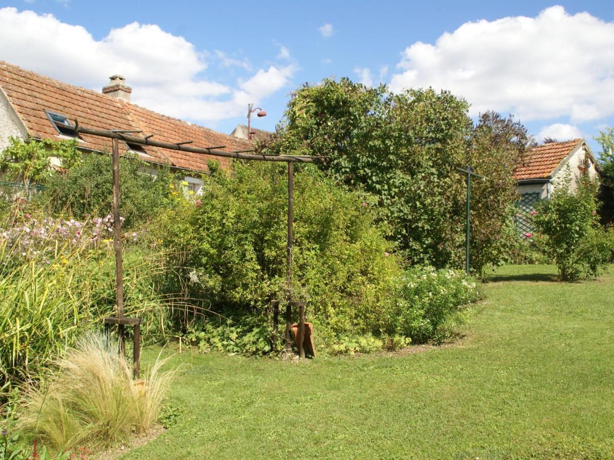 Charming Holiday Home Mezy-Moulins Exterior foto